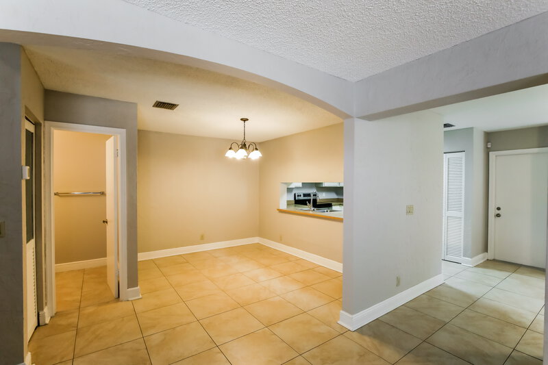 3,565/Mo, 578 Lakeside Cir Sunrise, FL 33326 Dining Room View