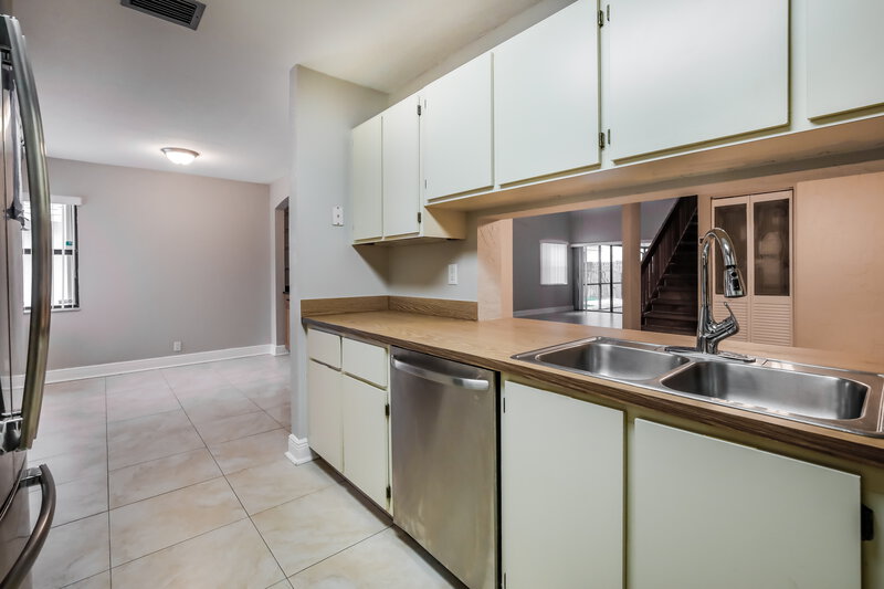 3,950/Mo, 578 Lakeside Cir Sunrise, FL 33326 Kitchen View