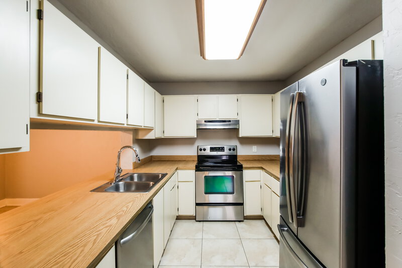 3,565/Mo, 578 Lakeside Cir Sunrise, FL 33326 Kitchen View