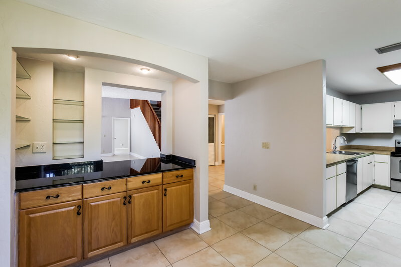 3,565/Mo, 578 Lakeside Cir Sunrise, FL 33326 Kitchen View 2