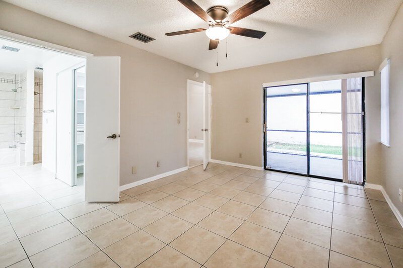 3,950/Mo, 578 Lakeside Cir Sunrise, FL 33326 Main Bedroom View