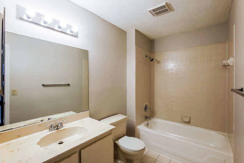 3,565/Mo, 578 Lakeside Cir Sunrise, FL 33326 Bathroom View