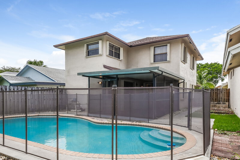 3,950/Mo, 578 Lakeside Cir Sunrise, FL 33326 Rear View