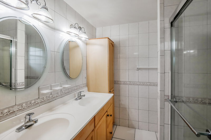 3,145/Mo, 6376 Amberwoods Dr Boca Raton, FL 33433 Main Bathroom View