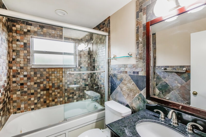 3,145/Mo, 6376 Amberwoods Dr Boca Raton, FL 33433 Bathroom View