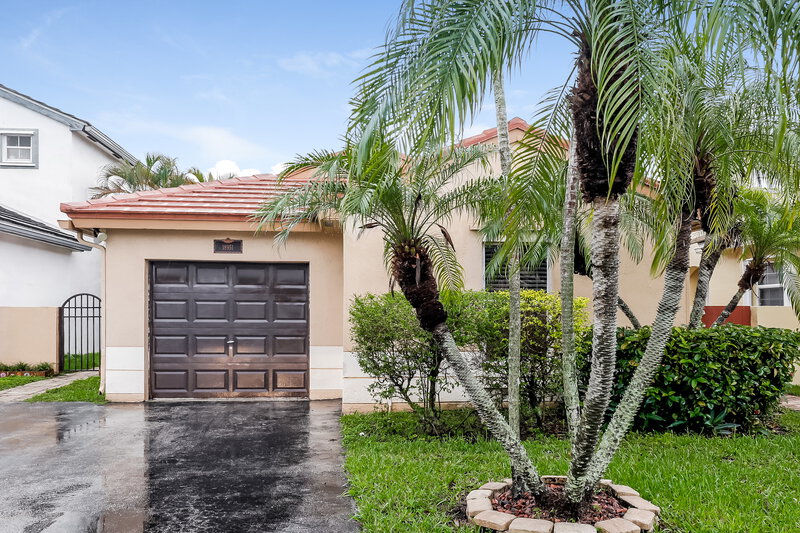 2,995/Mo, 18951 NW 22nd St Pembroke Pines, FL 33029 External View