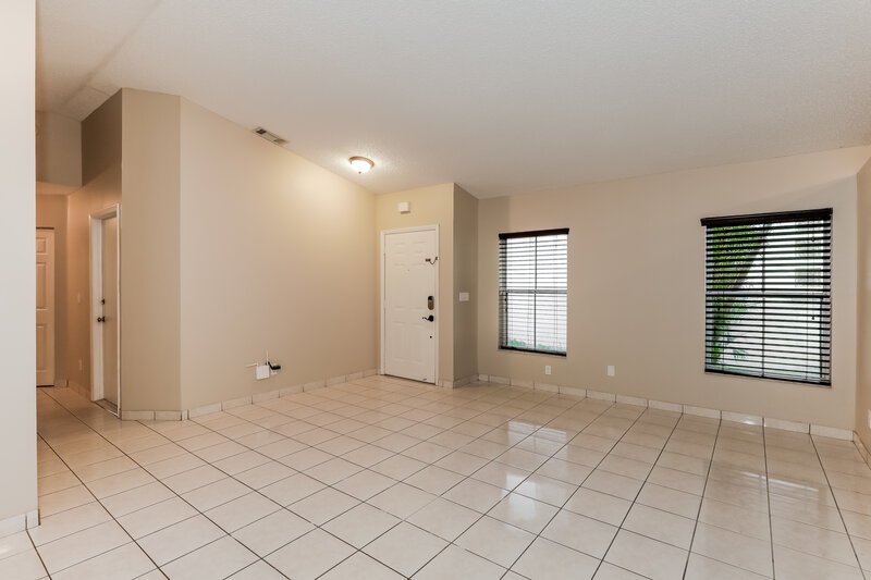 2,995/Mo, 18951 NW 22nd St Pembroke Pines, FL 33029 Living Room View 2