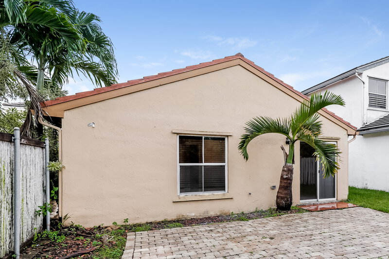 2,995/Mo, 18951 NW 22nd St Pembroke Pines, FL 33029 Rear View