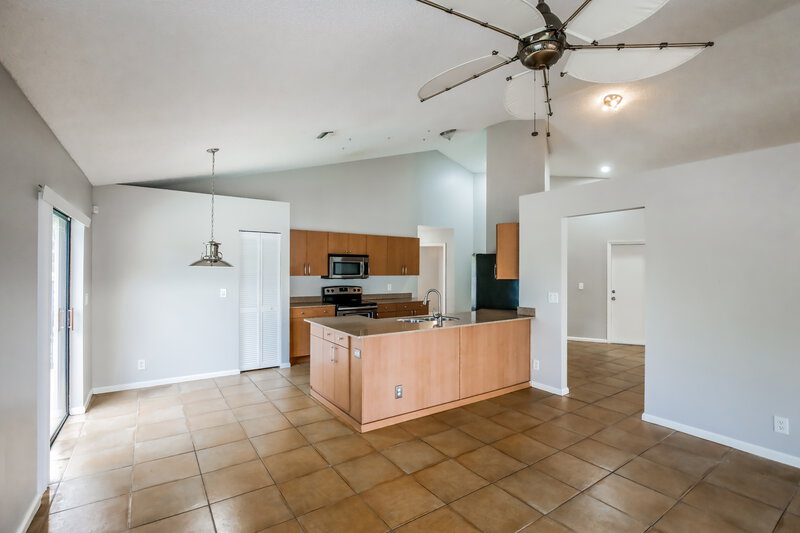 3,320/Mo, 10361 NW 18th Dr Plantation, FL 33322 Family Room View 2