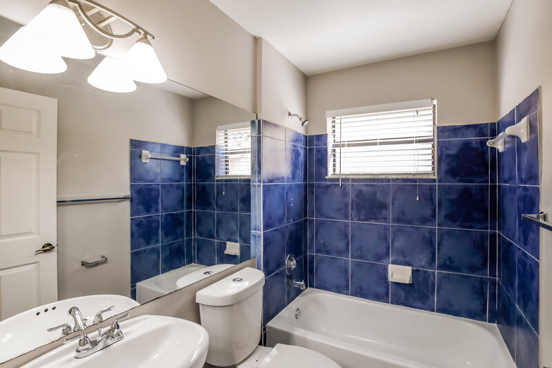 3,320/Mo, 10361 NW 18th Dr Plantation, FL 33322 Bathroom View