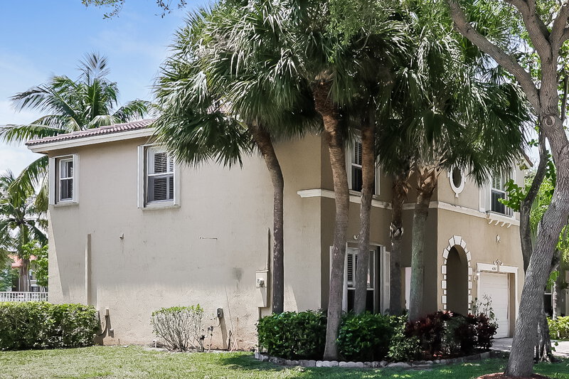 2,460/Mo, 4287 Lake Lucerne Cir West Palm Beach, FL 33409 Front View