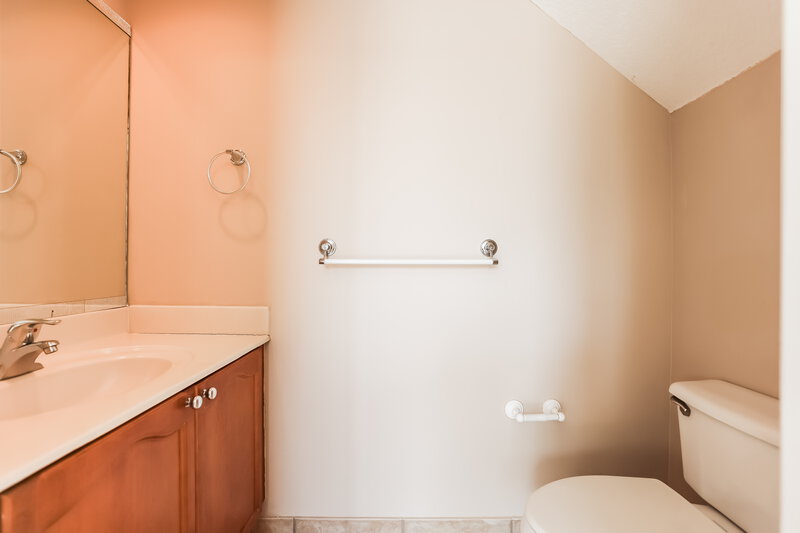 2,460/Mo, 4287 Lake Lucerne Cir West Palm Beach, FL 33409 Bathroom View 2