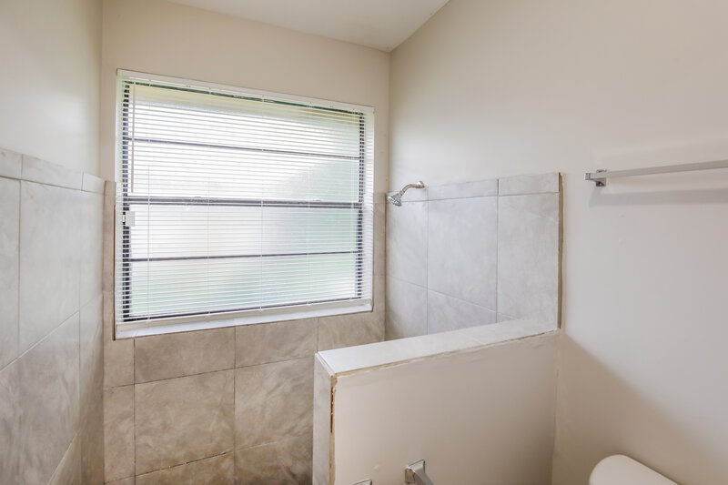 3,830/Mo, 9697 SW 1st Ct Coral Springs, FL 33071 Main Bathroom View