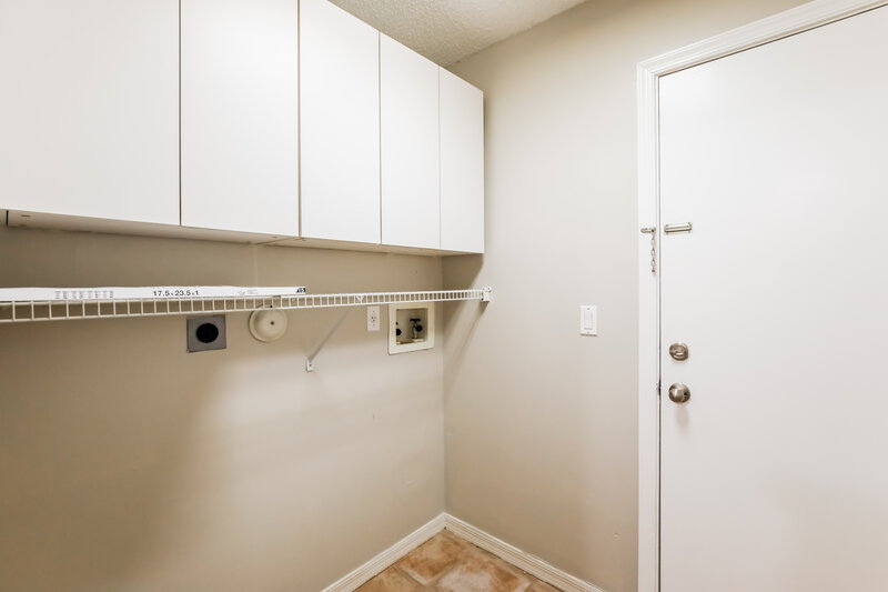 3,340/Mo, 20871 NW 18th St Pembroke Pines, FL 33029 Laundry Room View