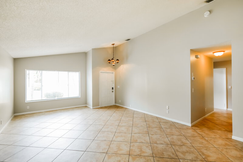 3,600/Mo, 6642 NW 42nd Ave Coconut Creek, FL 33073 Living Room View 2