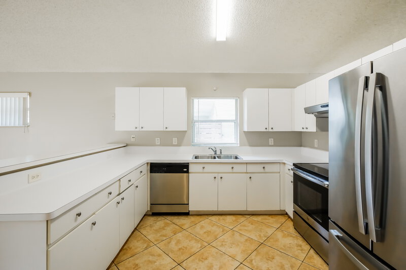 3,600/Mo, 6642 NW 42nd Ave Coconut Creek, FL 33073 Kitchen View