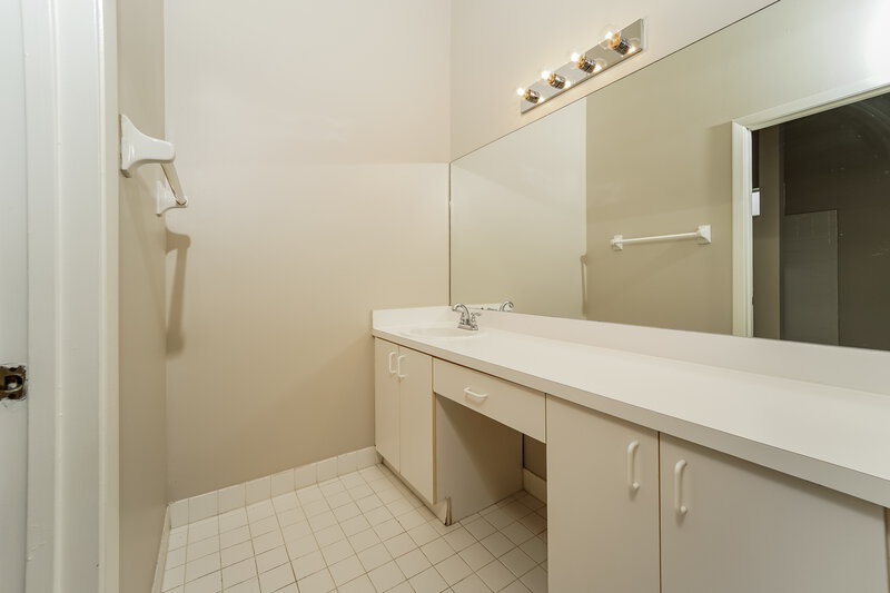 3,560/Mo, 6642 NW 42nd Ave Coconut Creek, FL 33073 Main Bathroom View 2