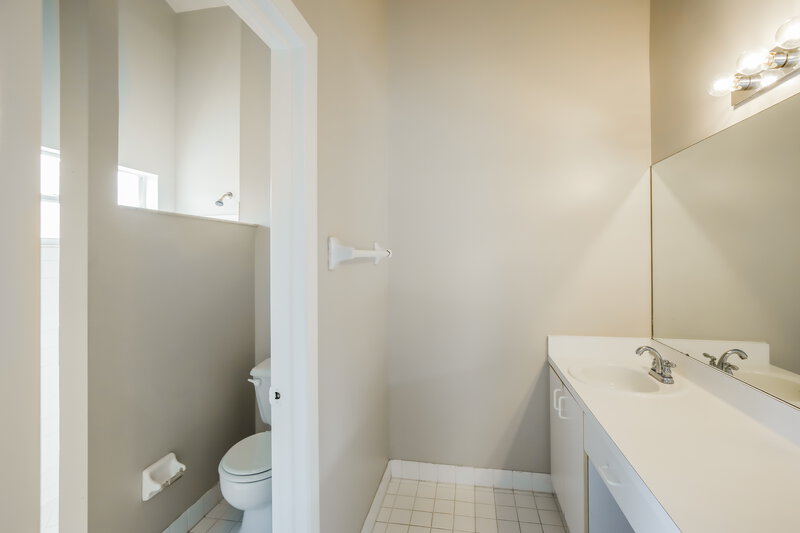 3,600/Mo, 6642 NW 42nd Ave Coconut Creek, FL 33073 Main Bathroom View