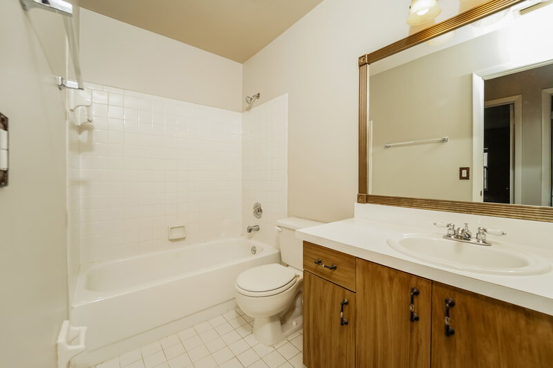3,560/Mo, 6642 NW 42nd Ave Coconut Creek, FL 33073 Bathroom View
