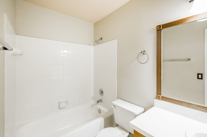 3,600/Mo, 6642 NW 42nd Ave Coconut Creek, FL 33073 Bathroom View