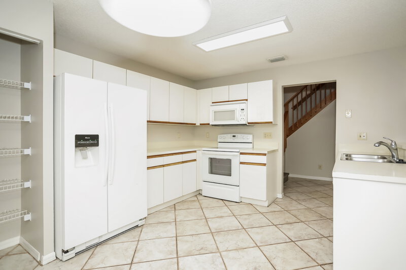 3,345/Mo, 5520 NW 54th Ln Coconut Creek, FL 33073 Kitchen View 2