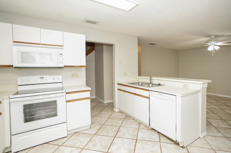 3,345/Mo, 5520 NW 54th Ln Coconut Creek, FL 33073 Kitchen View 3