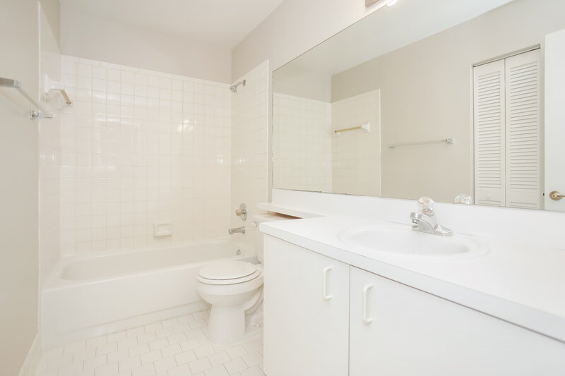 3,345/Mo, 5520 NW 54th Ln Coconut Creek, FL 33073 Bathroom View 2