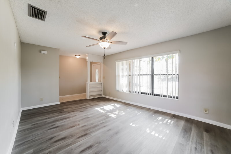 5,250/Mo, 10677 NW 6th Ct Coral Springs, FL 33071 Living Room View