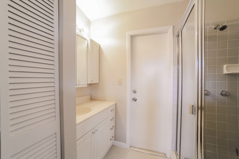 5,250/Mo, 10677 NW 6th Ct Coral Springs, FL 33071 Main Bathroom View