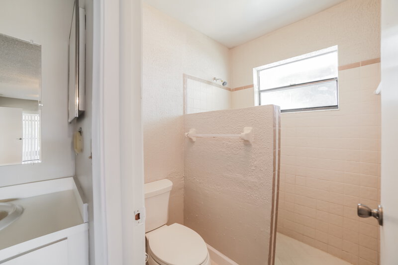 5,250/Mo, 10677 NW 6th Ct Coral Springs, FL 33071 Bathroom View