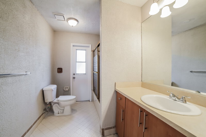 5,250/Mo, 10677 NW 6th Ct Coral Springs, FL 33071 Bathroom View 2