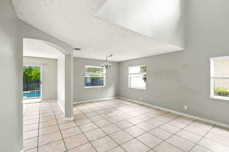 0/Mo, 3842 NW 63rd Ct Coconut Creek, FL 33073 Living Room View 3