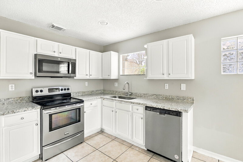 0/Mo, 3842 NW 63rd Ct Coconut Creek, FL 33073 Kitchen View