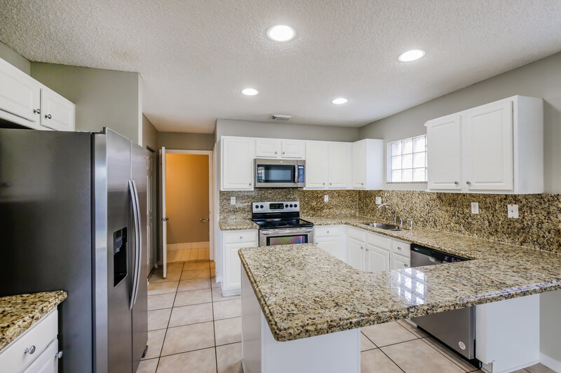 5,640/Mo, 3842 NW 63rd Ct Coconut Creek, FL 33073 Kitchen View