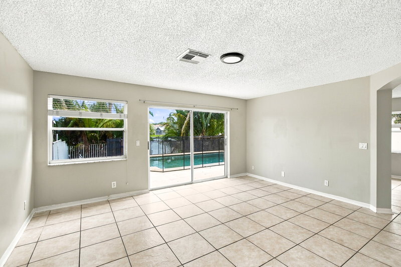 0/Mo, 3842 NW 63rd Ct Coconut Creek, FL 33073 Family Room View 2