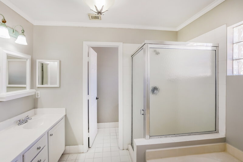 5,640/Mo, 3842 NW 63rd Ct Coconut Creek, FL 33073 Main Bathroom View