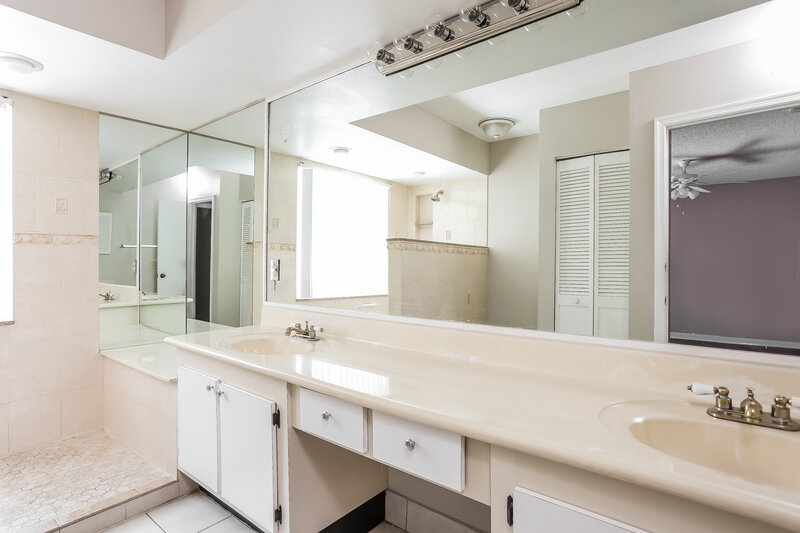 4,240/Mo, 6390 NW 47th Ct Coral Springs, FL 33067 Main Bathroom View