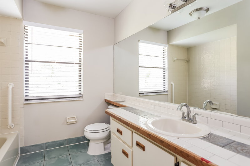 4,240/Mo, 6390 NW 47th Ct Coral Springs, FL 33067 Bathroom View