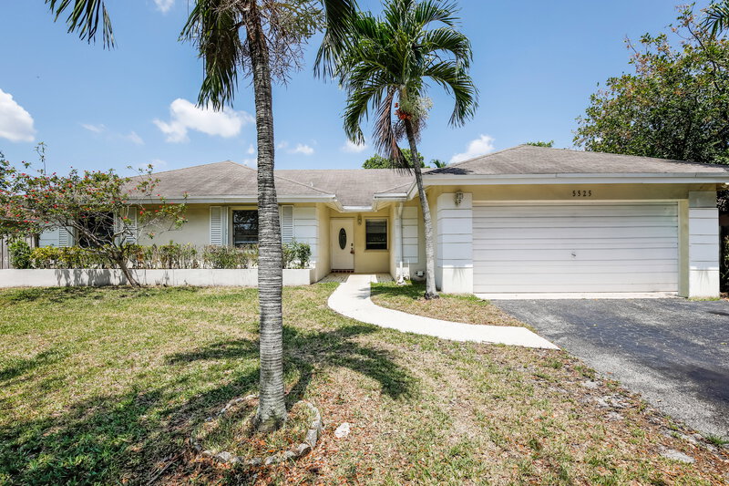 4,200/Mo, 5525 SW 118th Ave Cooper City, FL 33330 External View