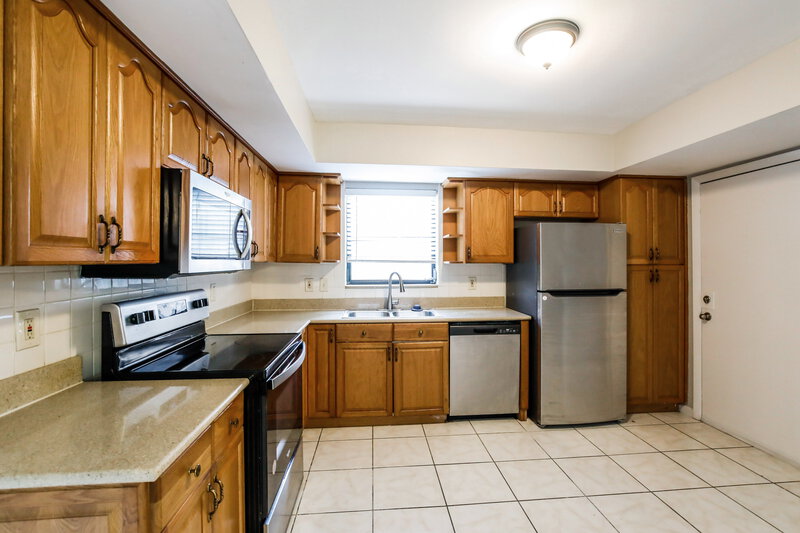 4,200/Mo, 5525 SW 118th Ave Cooper City, FL 33330 Kitchen View