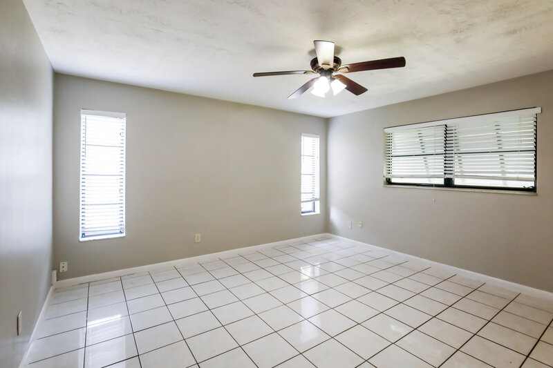 4,200/Mo, 5525 SW 118th Ave Cooper City, FL 33330 Main Bedroom View