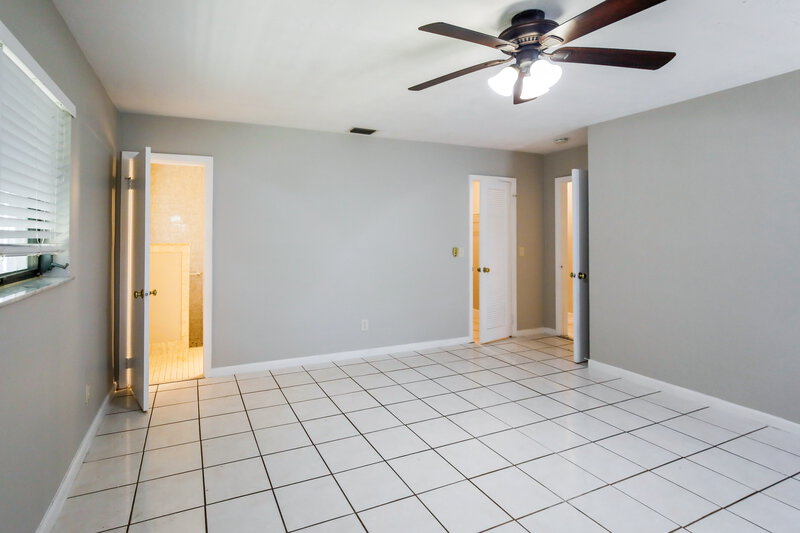 4,200/Mo, 5525 SW 118th Ave Cooper City, FL 33330 Main Bedroom View 2