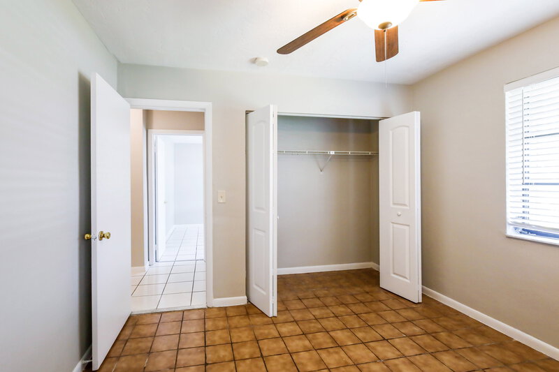 4,200/Mo, 5525 SW 118th Ave Cooper City, FL 33330 Bedroom View 4