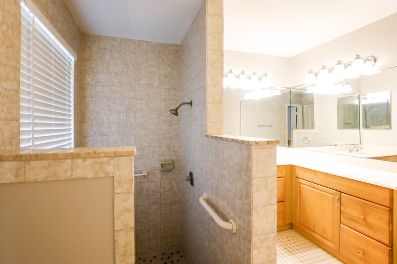 4,200/Mo, 5525 SW 118th Ave Cooper City, FL 33330 Bathroom View