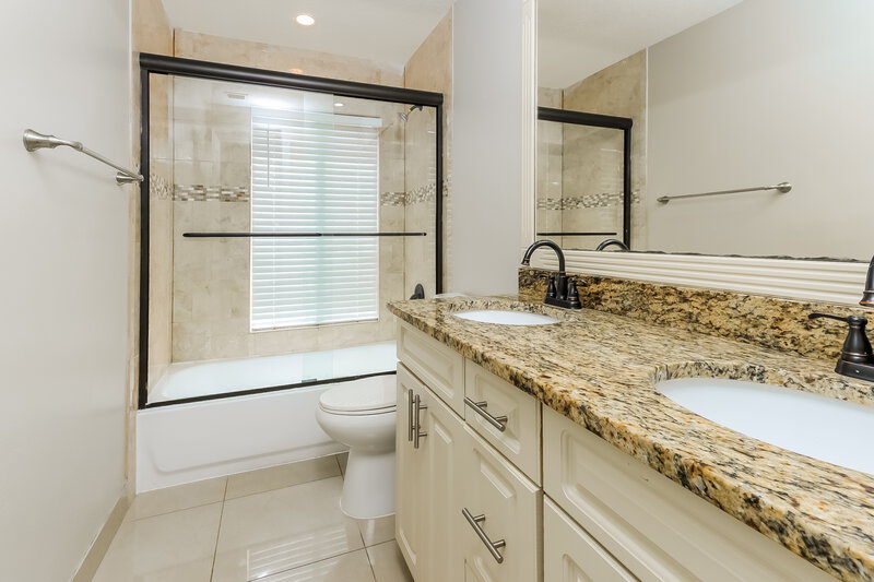 3,165/Mo, 255 Las Palmas St Royal Palm Beach, FL 33411 Bathroom View