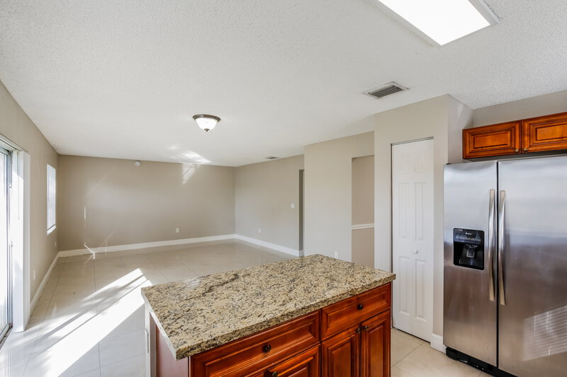 3,275/Mo, 4451 NW 61st Pl Coconut Creek, FL 33073 Kitchen View