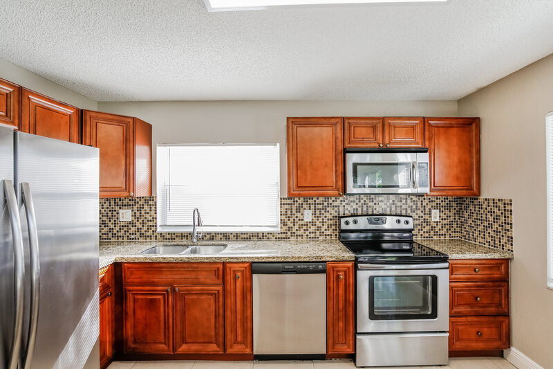 3,275/Mo, 4451 NW 61st Pl Coconut Creek, FL 33073 Kitchen View 2