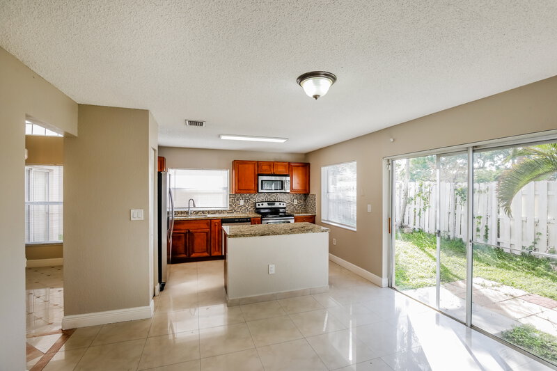 3,275/Mo, 4451 NW 61st Pl Coconut Creek, FL 33073 Family Room View 2