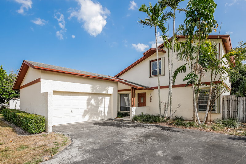 3,395/Mo, 4066 NW 1st Pl Deerfield Beach, FL 33442 External View