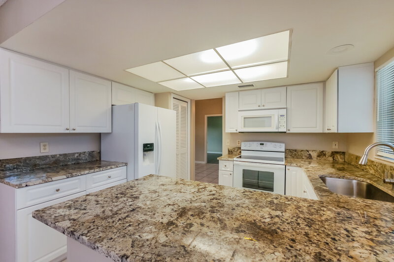 4,480/Mo, 740 NW 41st Way Deerfield Beach, FL 33442 Kitchen View 2